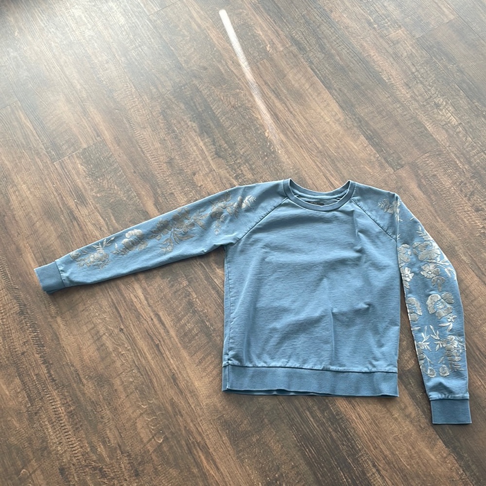 Women’s blue Lucky Brand sweater